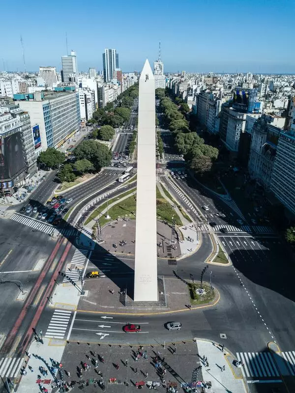 Obelisco de Buenos Aires na Argentina situado na Avenida 9 de Julio