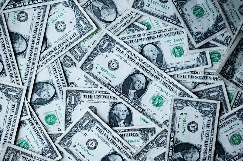 Diferença entre Dólar Comercial e Dólar Turismo - Várias notas de um dólar com o rosto do ex-presidente dos Estados Unidos George Washington