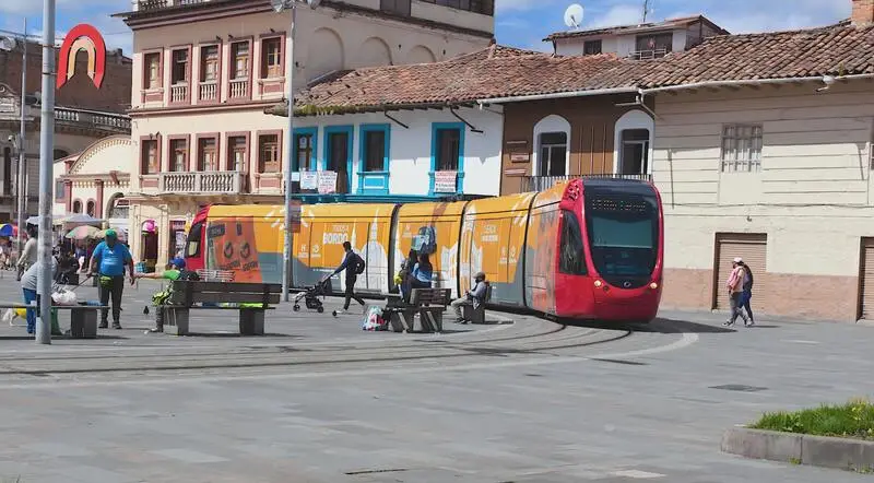 trem transporte publico equador