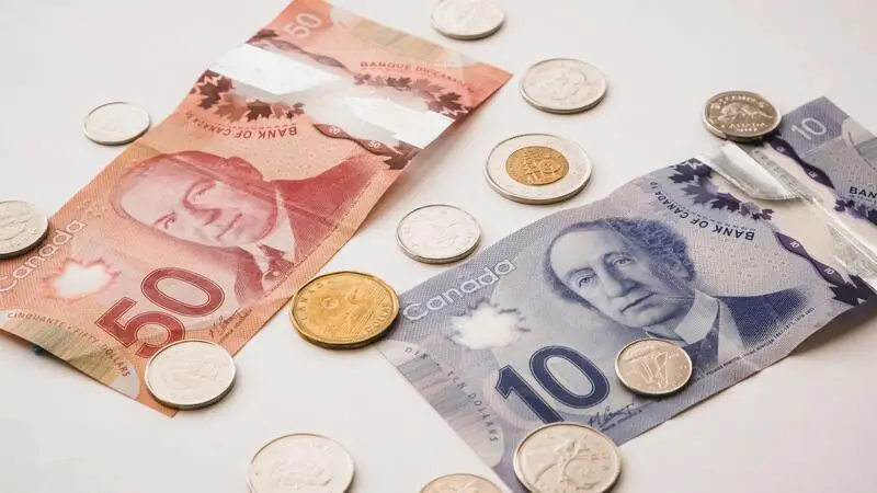 dólar canadense comercial